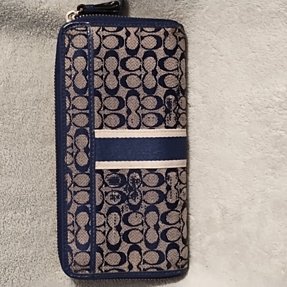 Coach long Wallet